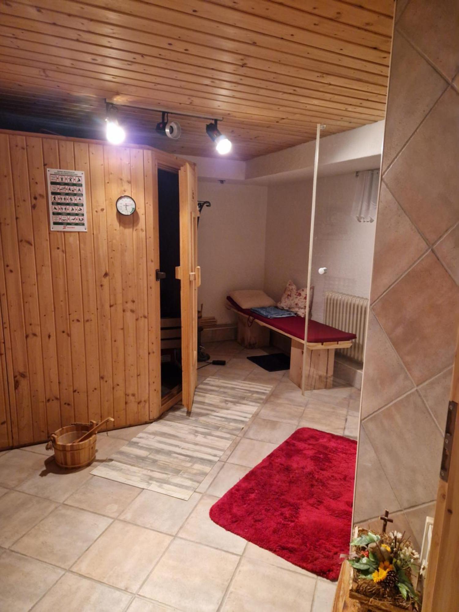 Grosses Gemuetliches Zimmer Mit Eigener Dusche Und Sauna Auf Wunsch 라인슈테텐 외부 사진